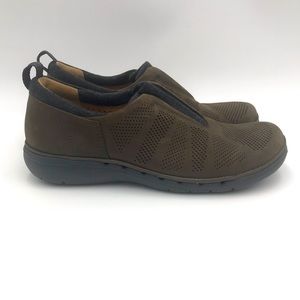 Clark’s Artisan suede brown slip on women’s shoe size 6